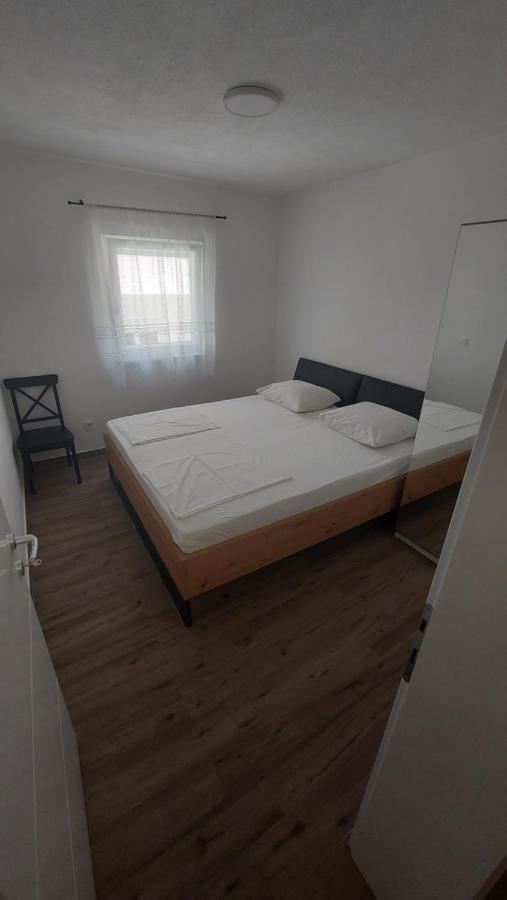 Apartmani Mlinar - Two Bedroom Apartment With Seaview Grebastica Exterior photo