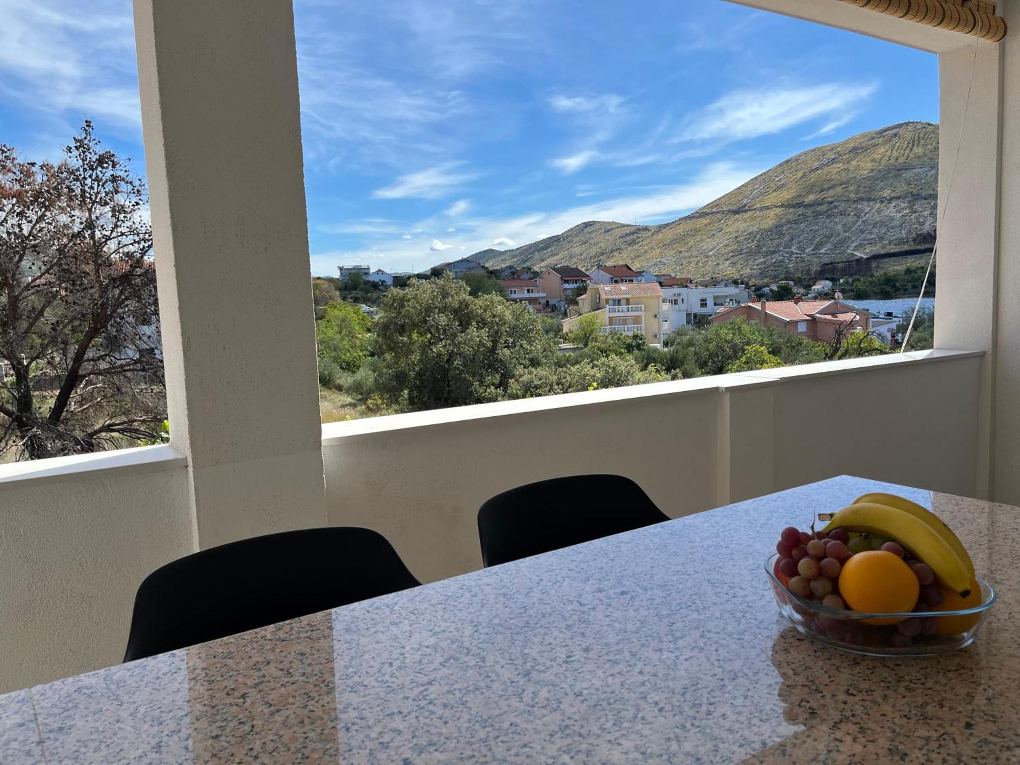 Apartmani Mlinar - Two Bedroom Apartment With Seaview Grebastica Exterior photo